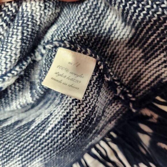 Francesca's Collection Womens Navy & White Aztec Fringe Poncho Cardigan M/L - Picture 13 of 14